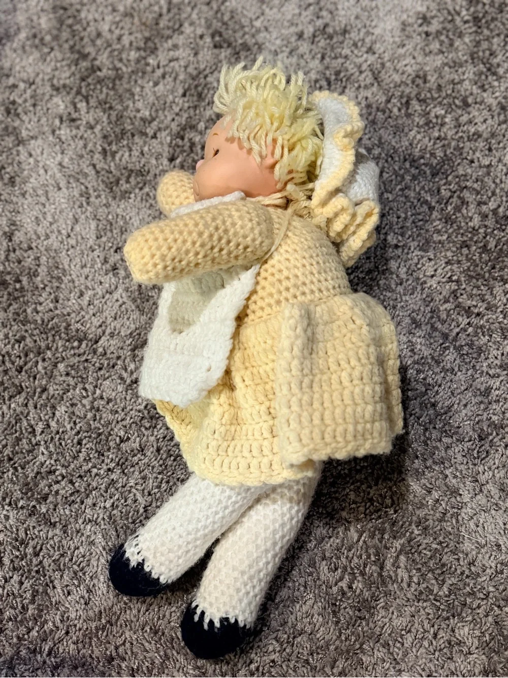 VTG 70s Handmade Crochet Doll Yellow Dress White Bib Floppy Hat &  Freckles 17”